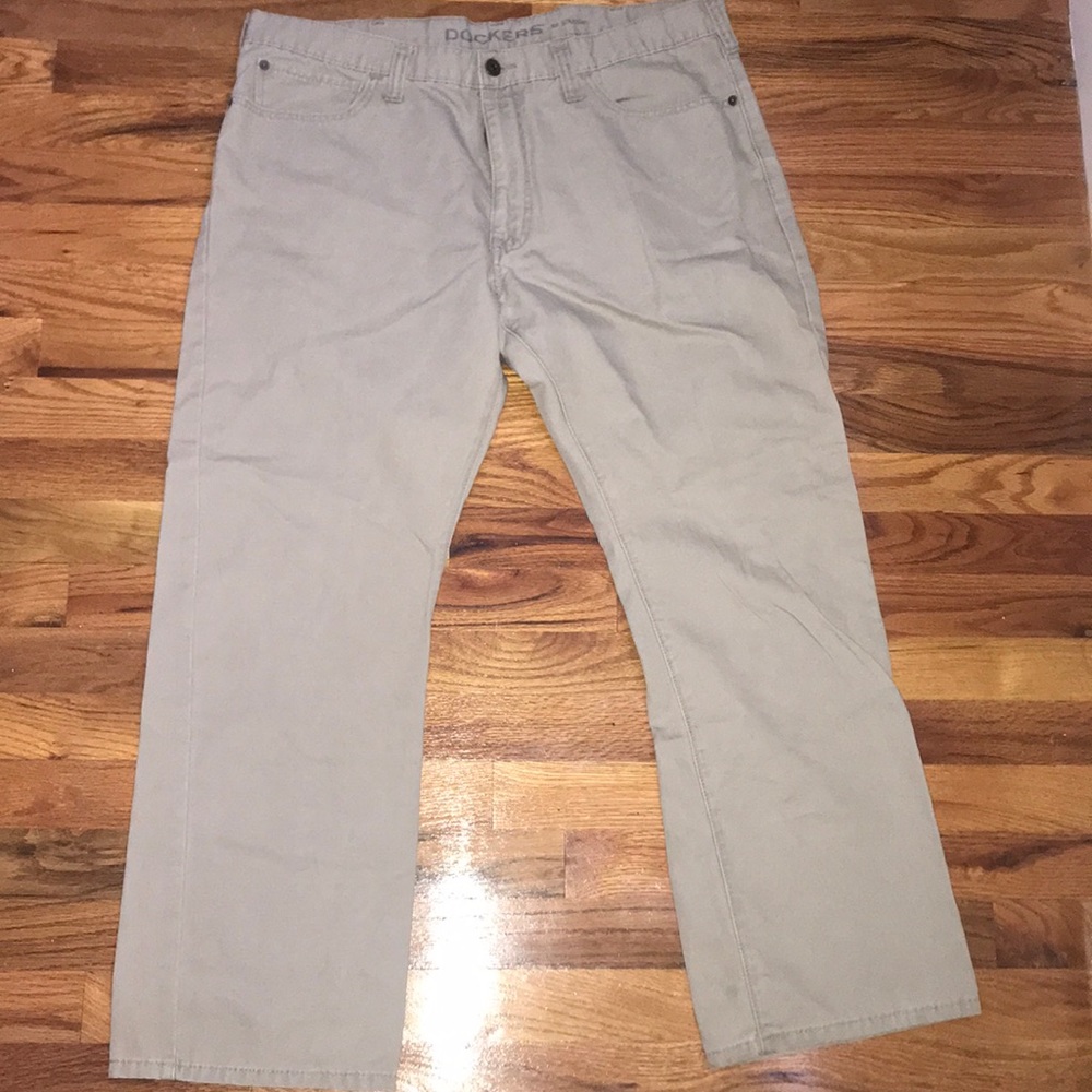 Never worn Dockers men’s lightweight jeans
